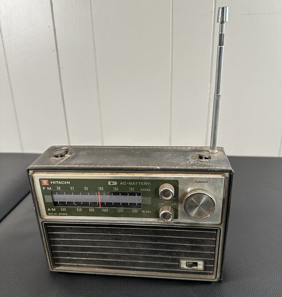 Hitachi AM FM Portable Transistor Vintage Radio KH-965H Tested Working