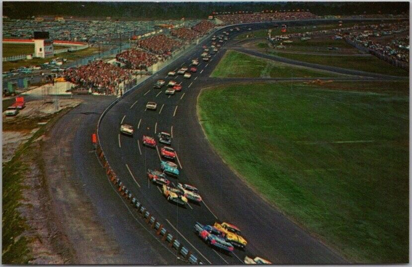 Vintage DAYTONA 500 / NASCAR Florida Postcard Race Start Scene / Chrome - Unused