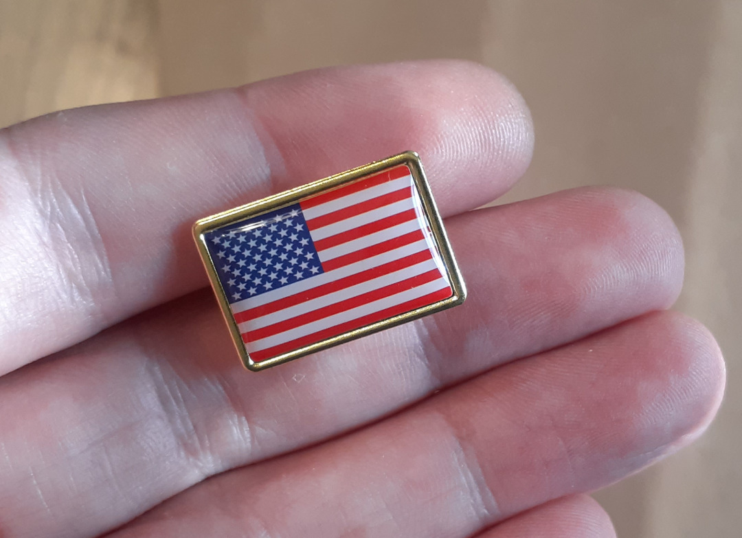AMERICAN FLAG LAPEL PIN metal enamel patriotic USA hat bag badge tie pinback