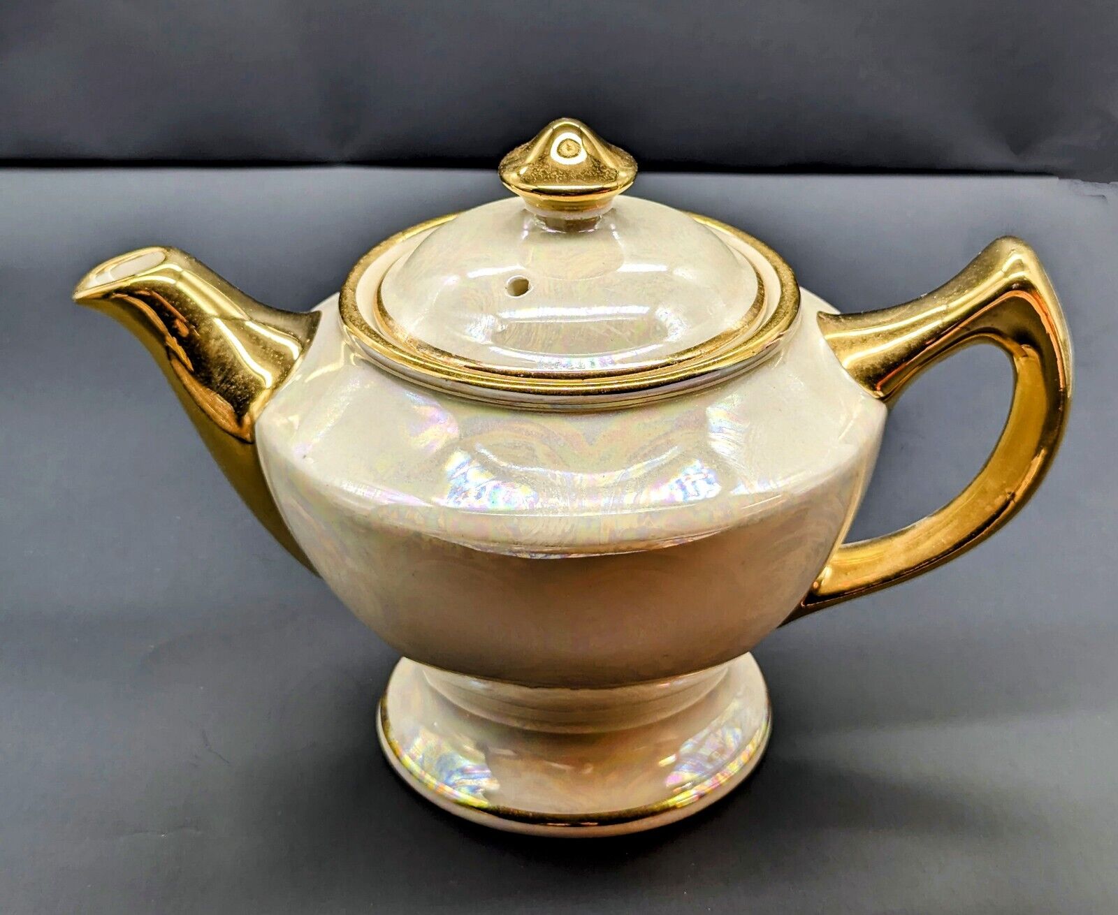 Vintage 22 kt USA Pearl Lusterware Tea Pot. Gorgeous EUC