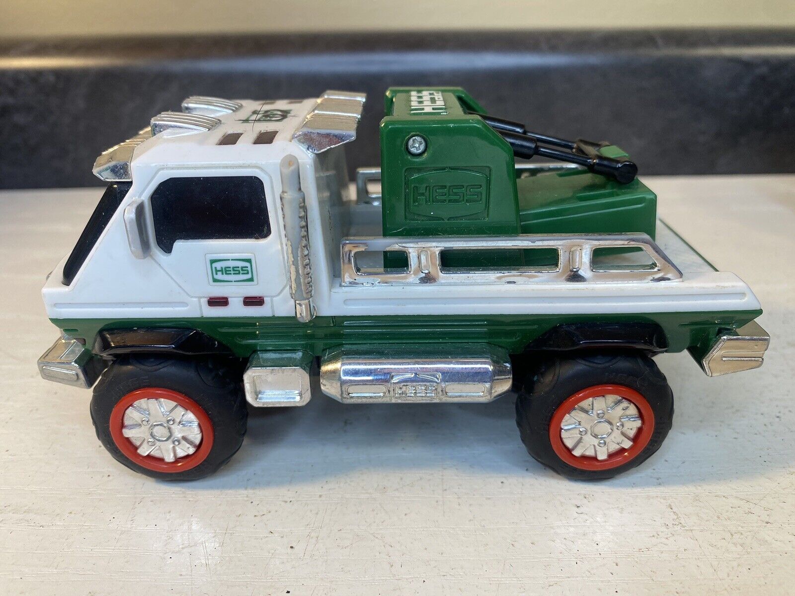 Hess 2019 White Toy Tow Truck
