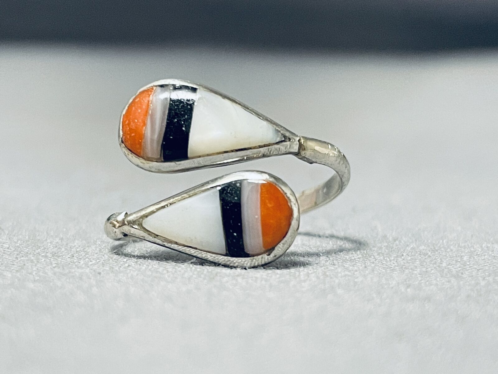 FABULOUS ZUNI CORAL JET MOTHER OF PEARL STERLING SILVER TEARDROPS RING