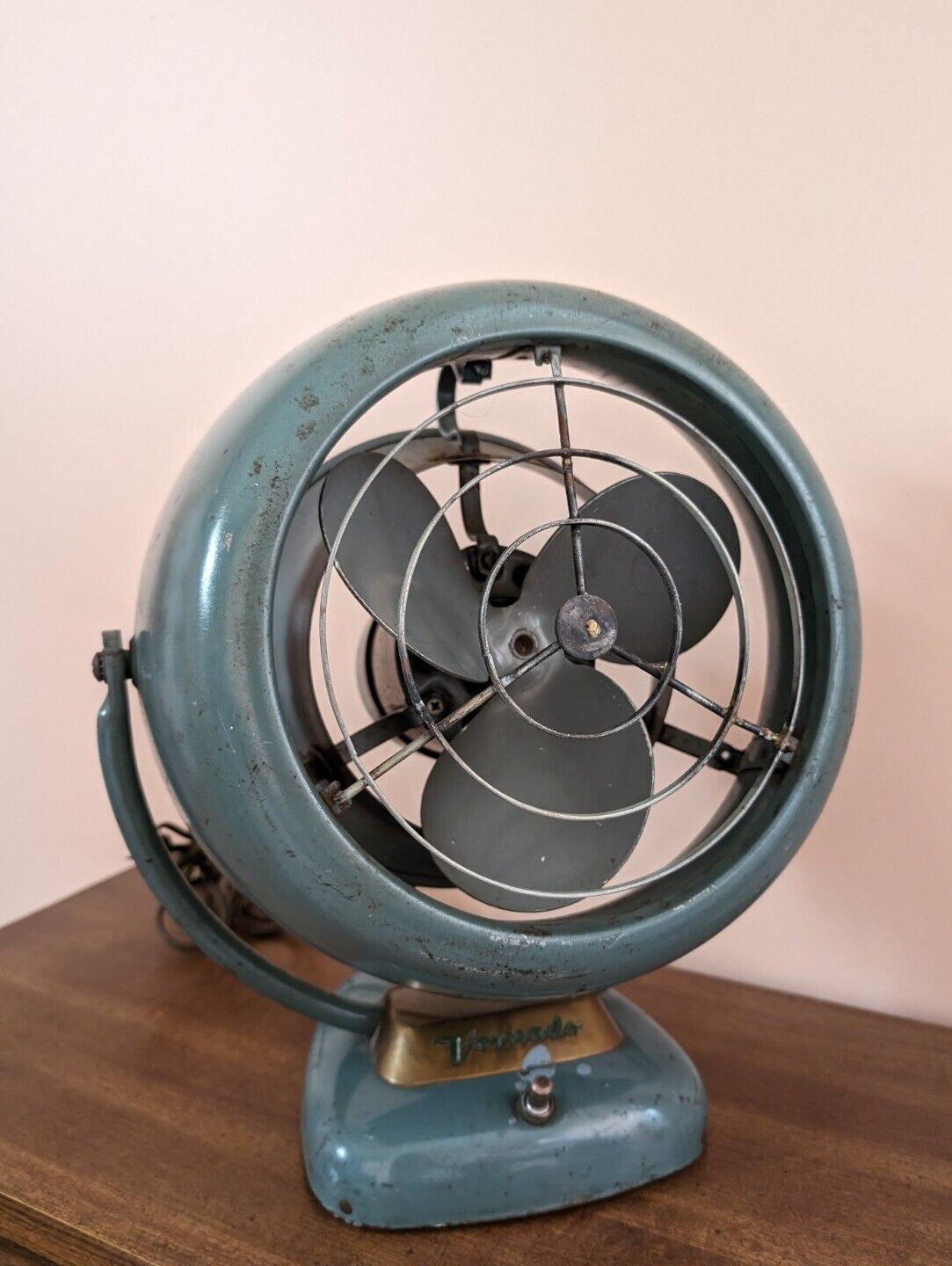 Vtg Vornado Model 20C2-1 Electric Table Fan - Works