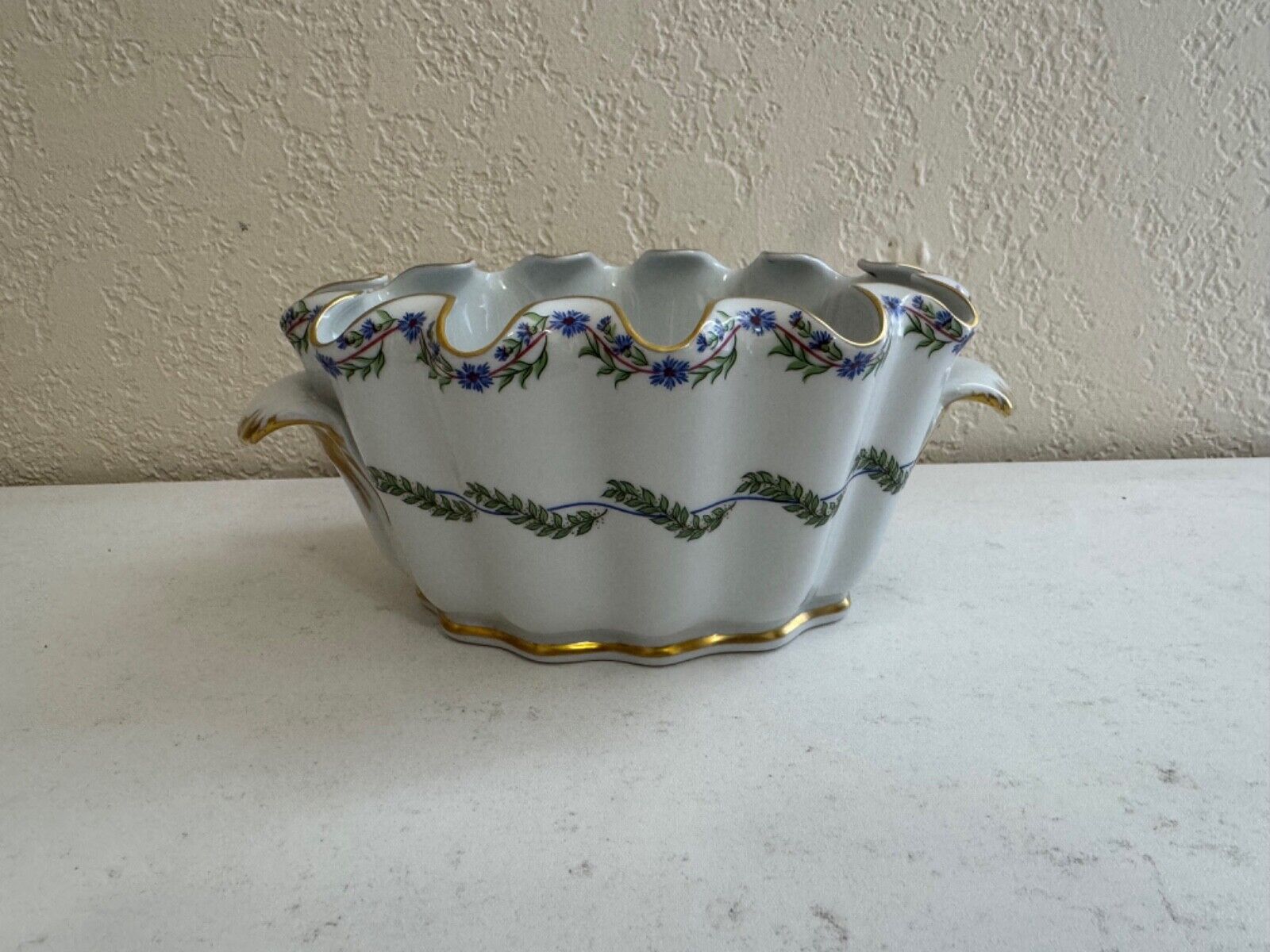 Mottahedeh Porcelain Cornflower Garland Pattern Jefferson Monticello Cache Pot