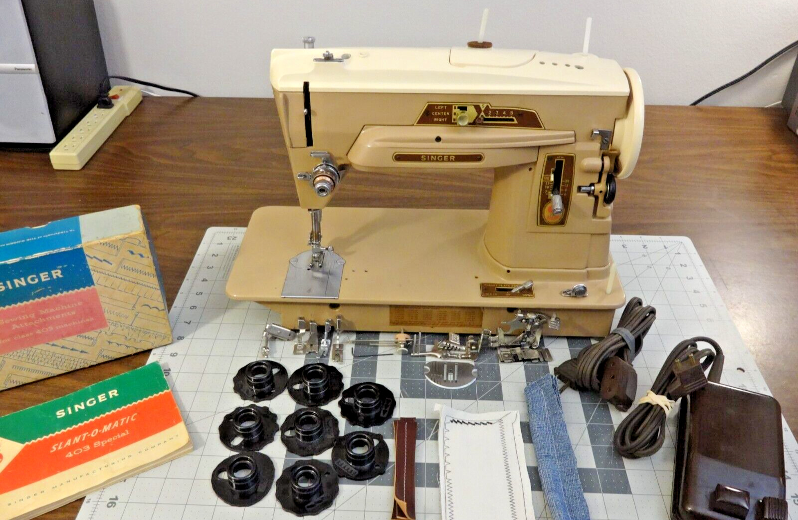 Mid-Century SINGER 403A Gear Drive Sewing Machine w/Manual, Extras - SERVICED