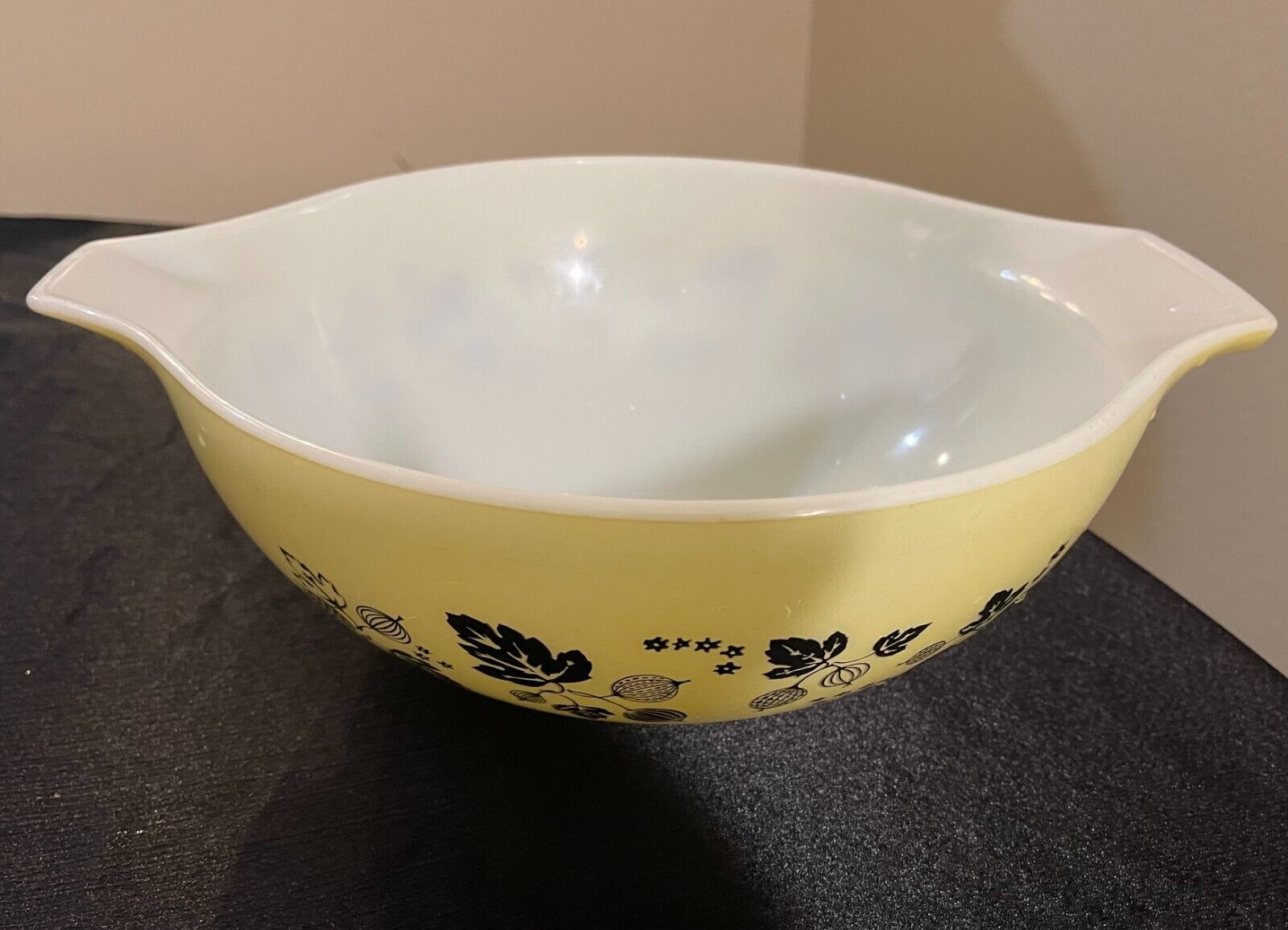 PRYEX Gooseberry yellow-black Cinderella Mixing Bowl #444 4qt.