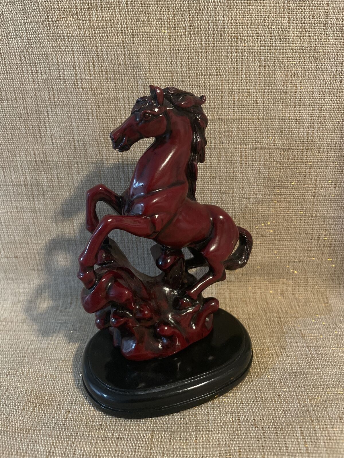 GORGEOUS STALLION HORSE  FIGURINE MADE OF BURGUNDY RED  HEAVY RESIN 5.5”