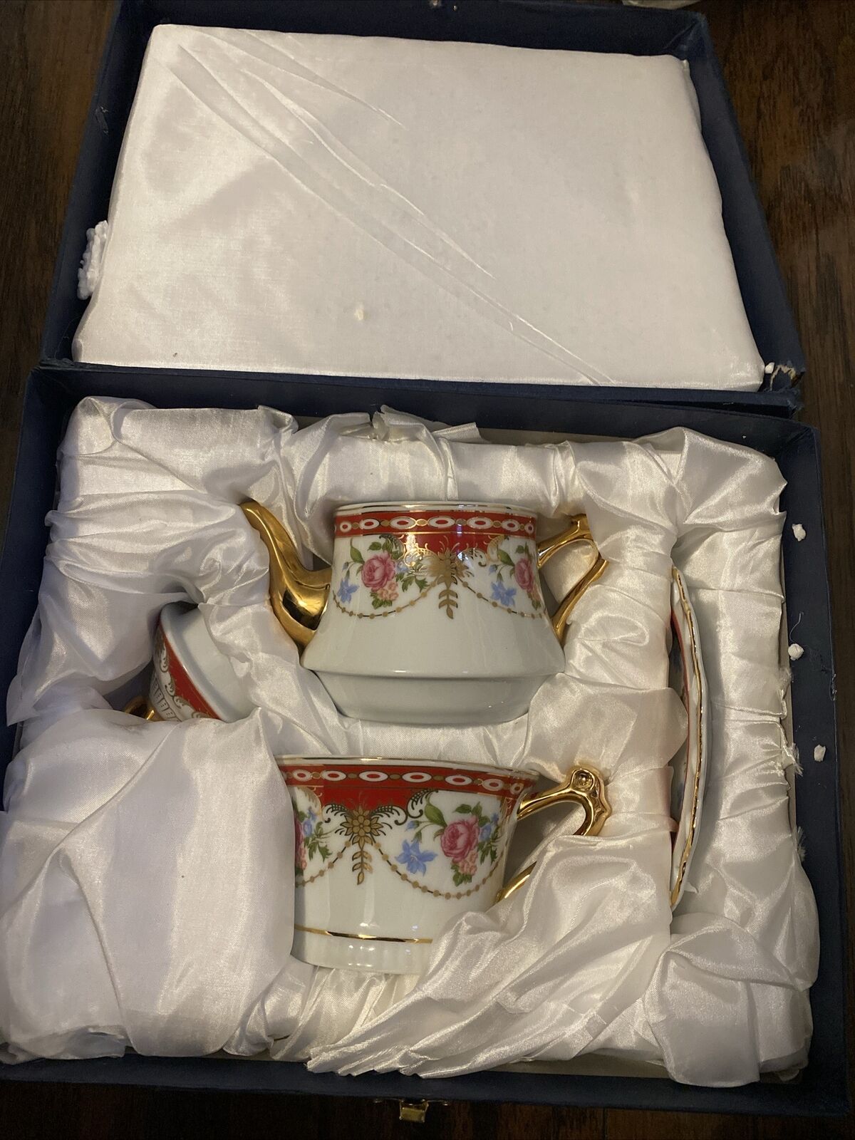 Sorelle Fine Porcelain Tea Set For One.Gold Trim.Heart.Flowers.box A Bit Mess up