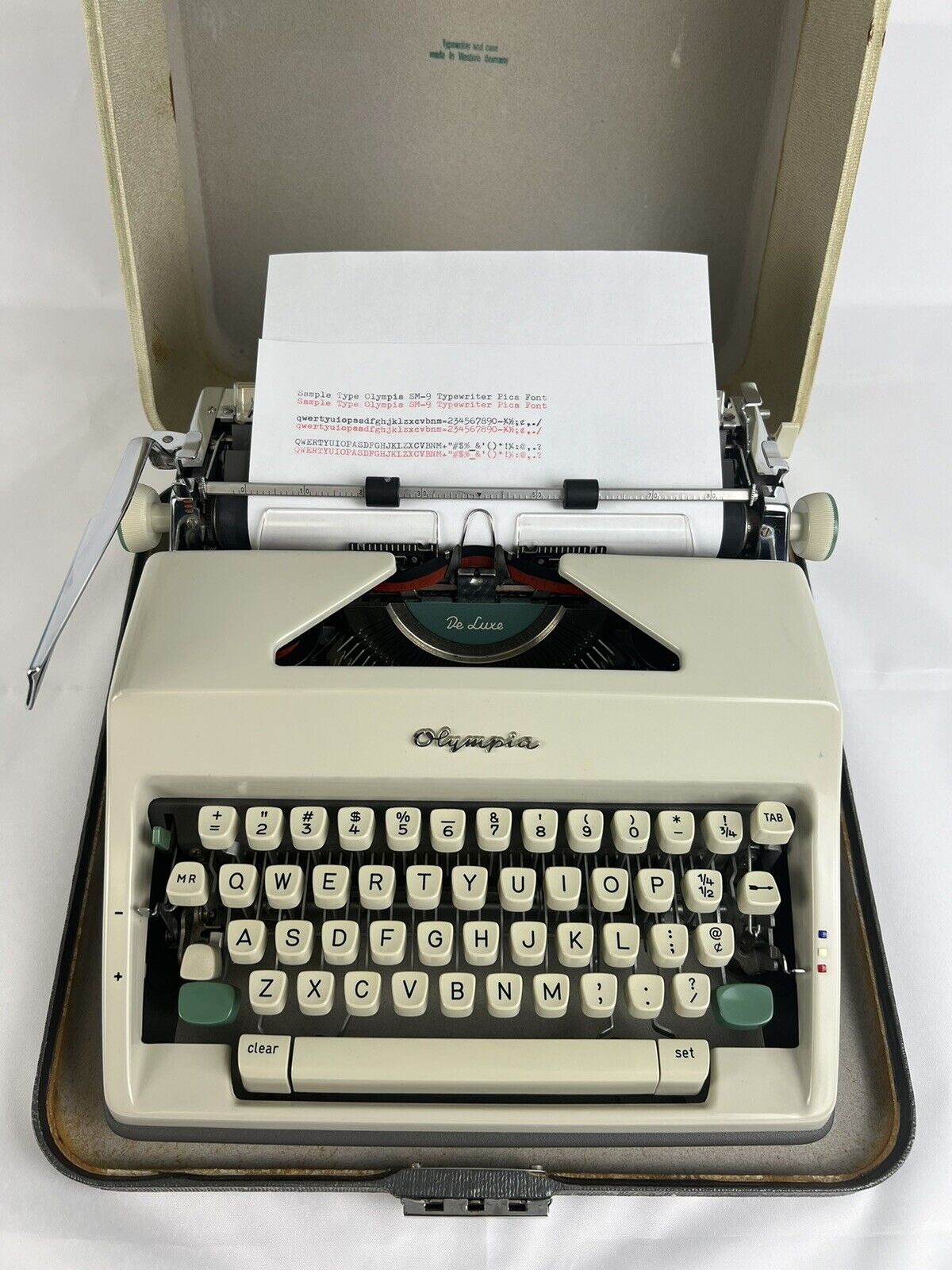 1966 Vintage Olympia SM9 De Luxe Manual Typewriter W Carrying Case & New Ribbon