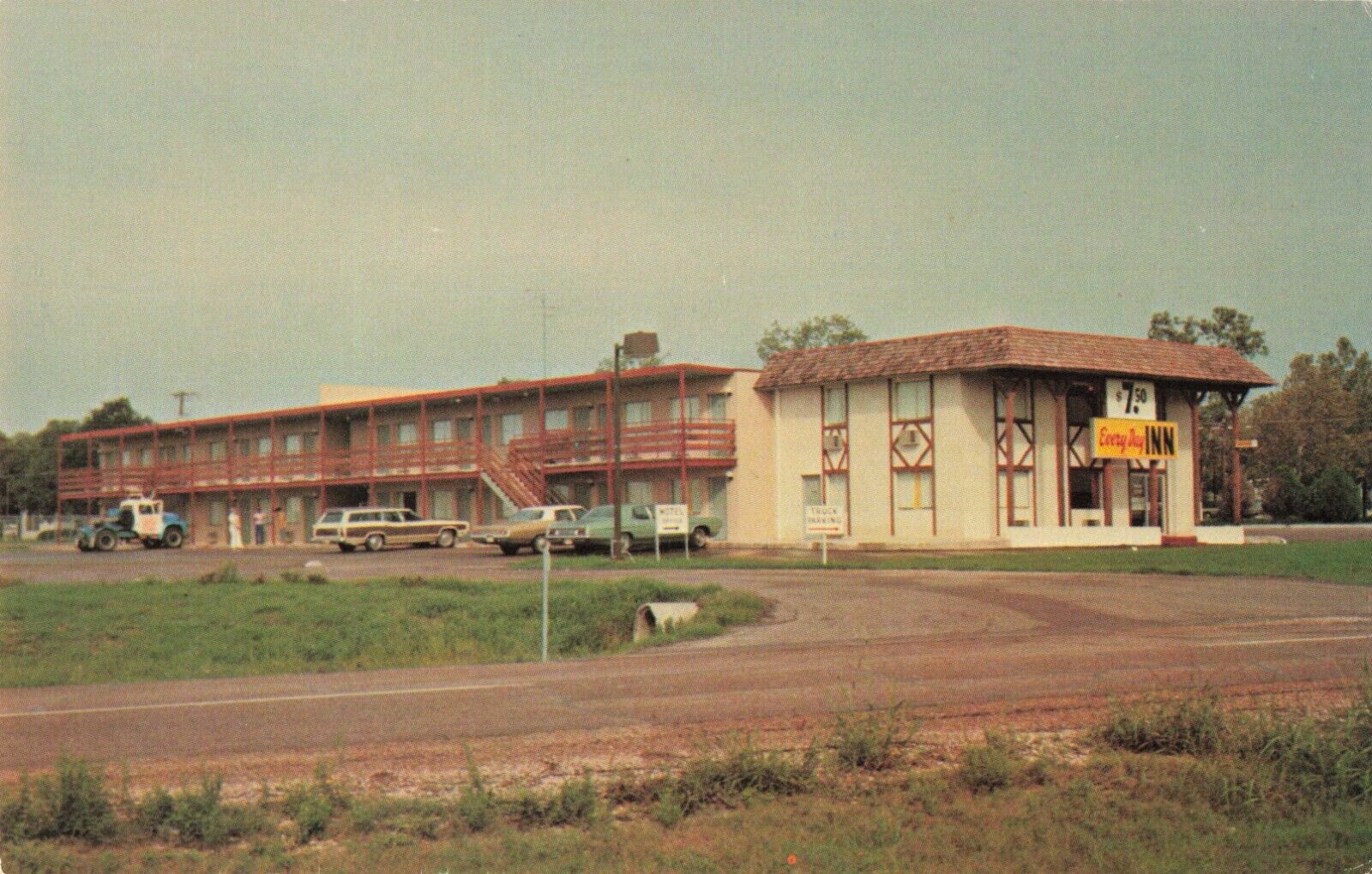 Every-Day Motor Inn Motel Waco Texas TX Old Cars Chrome c1970 Postcard