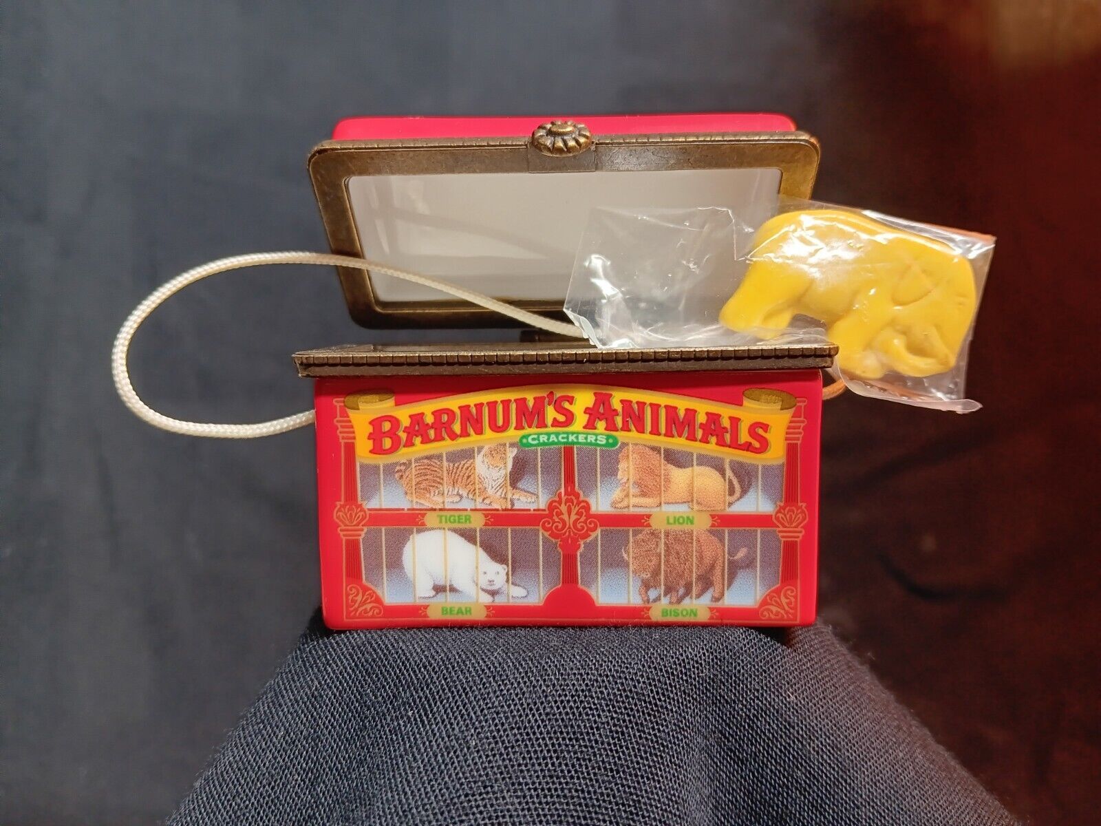 Barnum's Animal Crackers Midwest of Cannon Falls Porcelain Hinged Box
