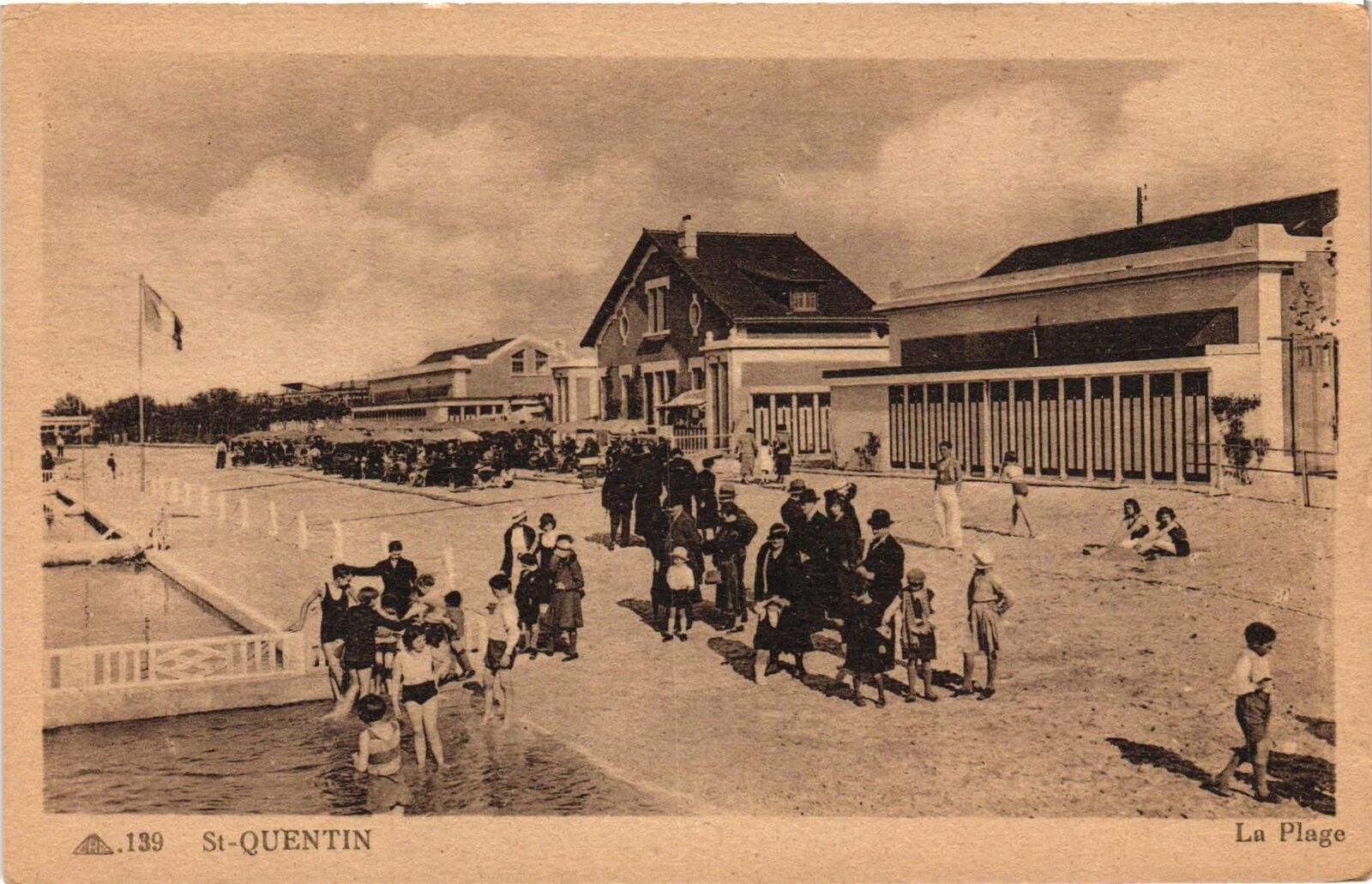 Vintage Postcard- ST. QUENTIN