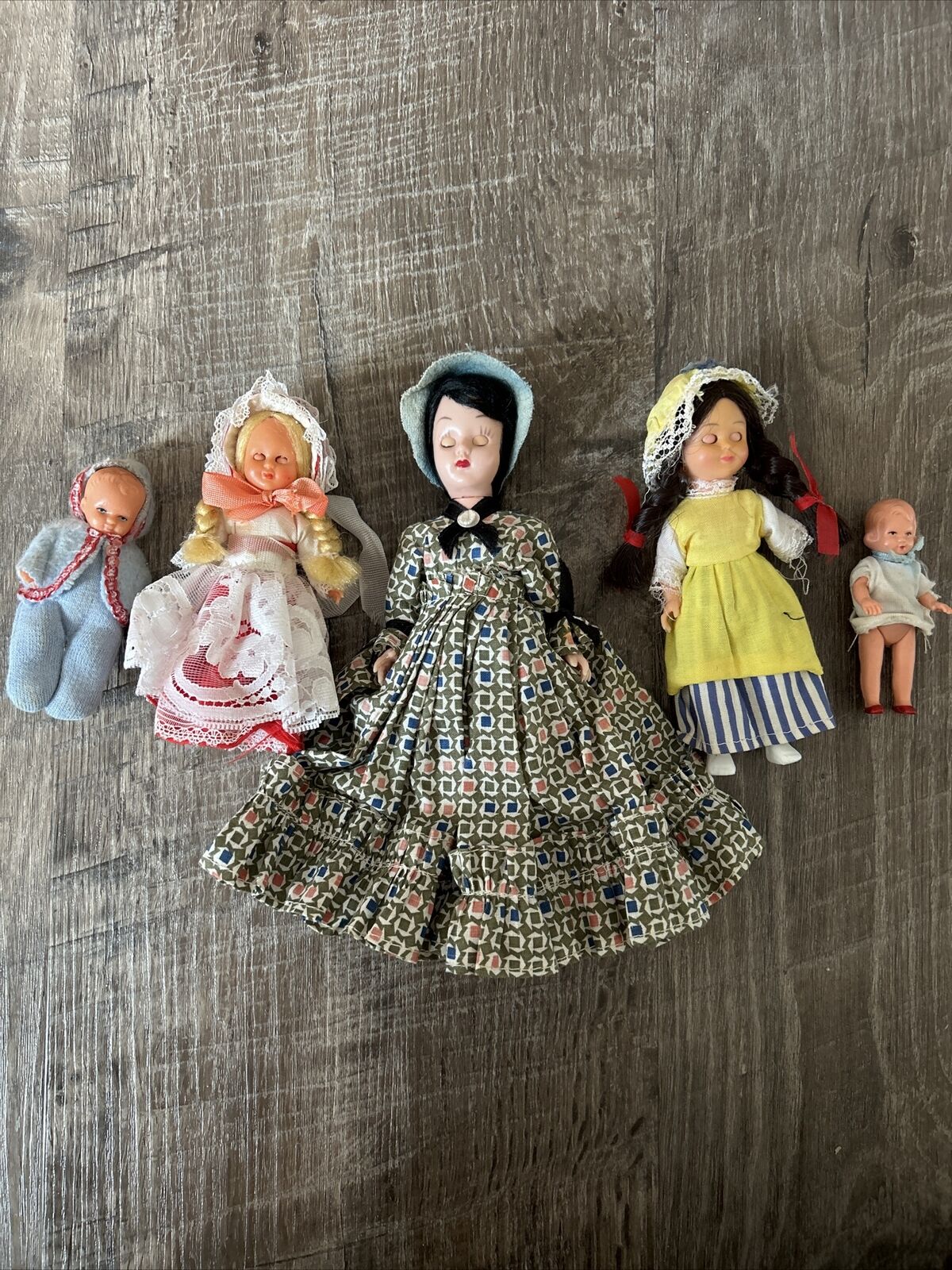 Small Antique /Vintage Miniature Prarie Plastic Doll Sleepy Eyes Lot Of 5