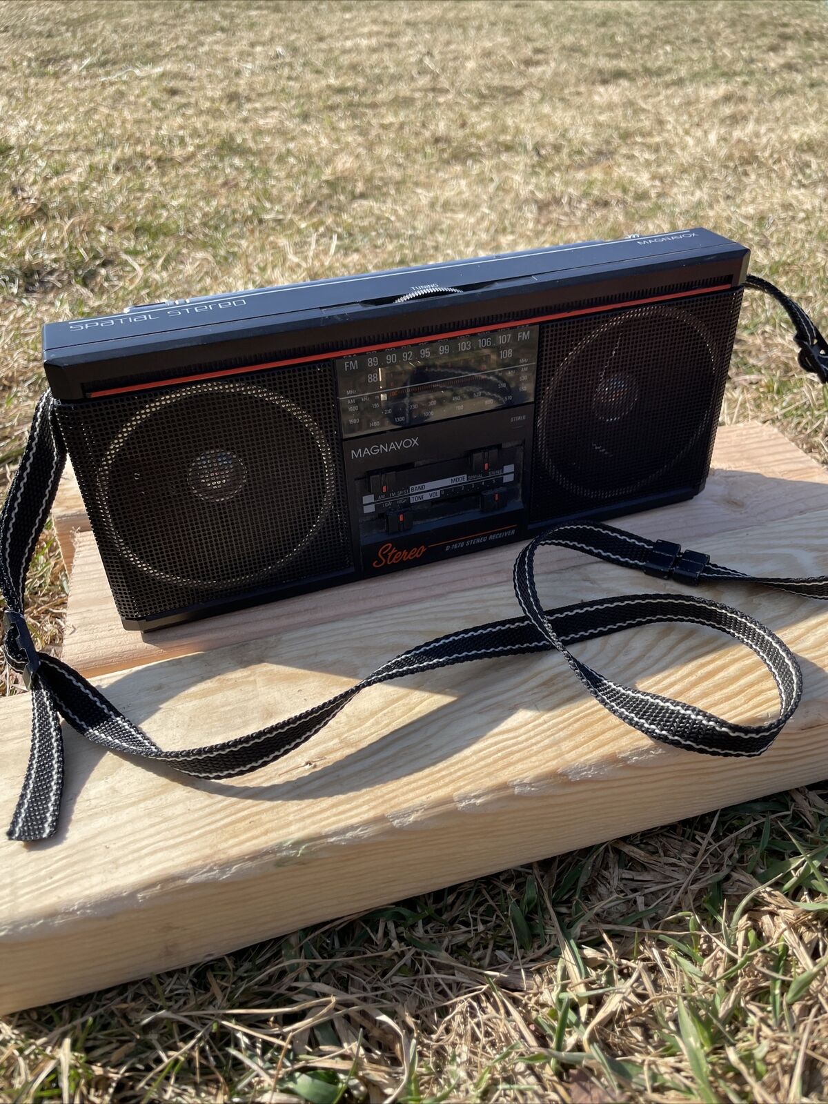 Vintage MAGNAVOX AM-FM Stereo Transistor Radio #D-1670 (K4)
