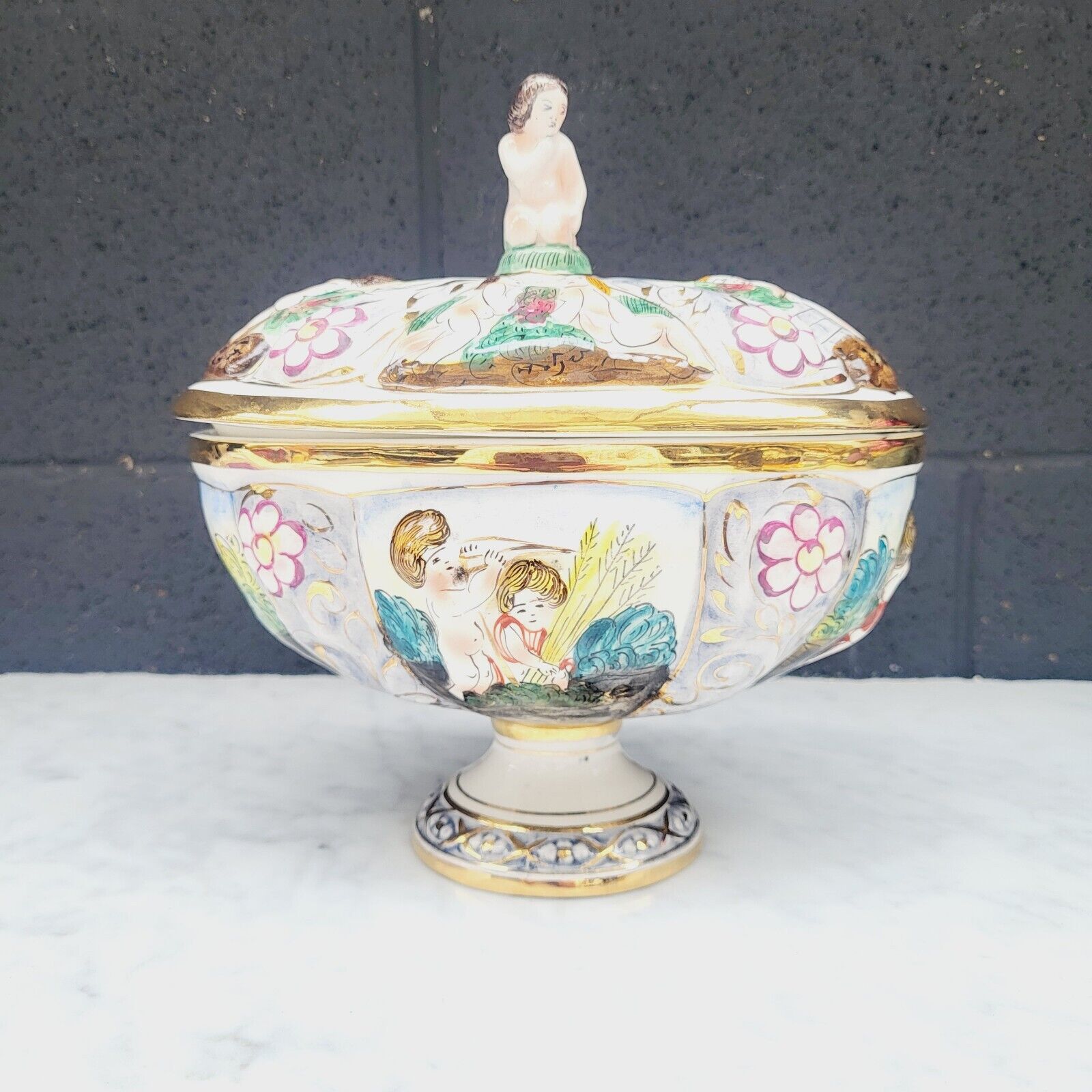 Antique Capodimonte Italy Lidded Pedestal Bowl Cherub 1366/77 Hand Painted Gold 