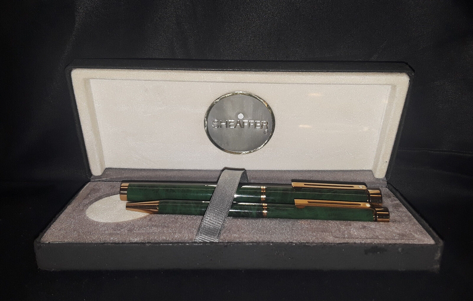 14K Sheaffer 1082 Green Lacquer & Gold Fountain and Ball Pen Set (Brand New)