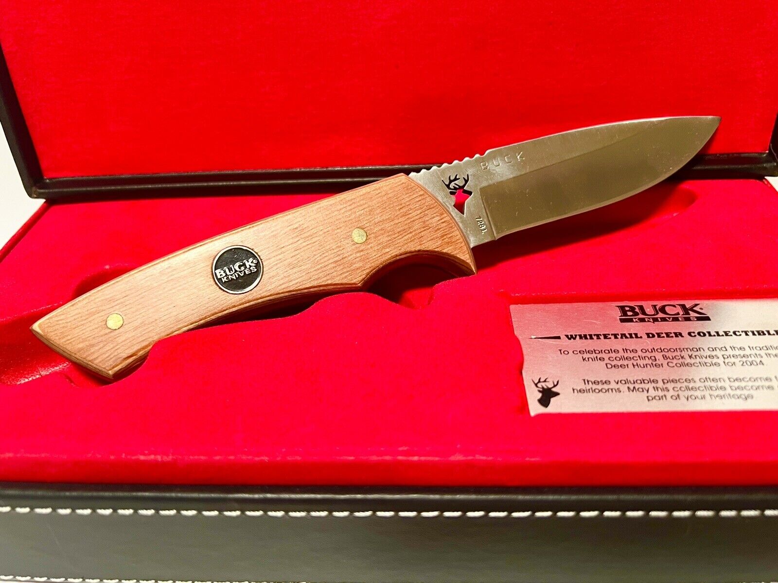 BUCK KNIVES 728 WhiteTail Deer Collectible Knife With Presentation Box