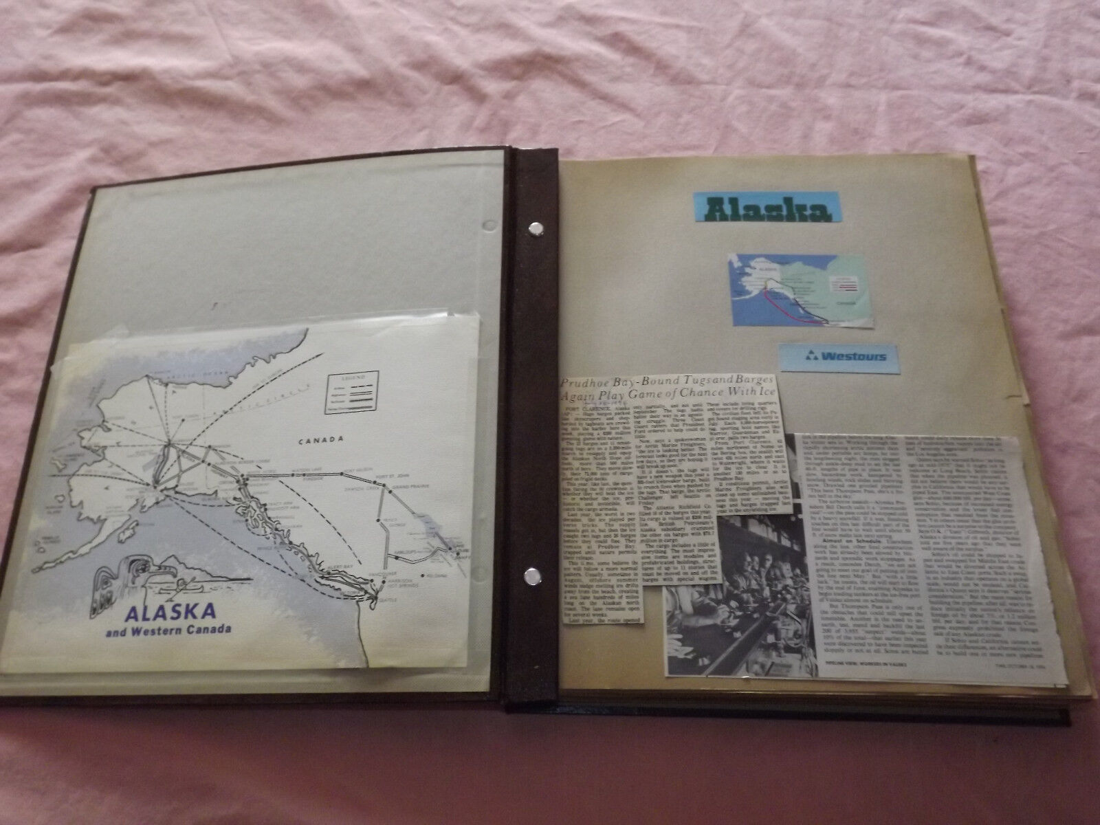 VINTAGE 1975 TRAVEL TO ALASKA POSTCARDS ++ ALBUM