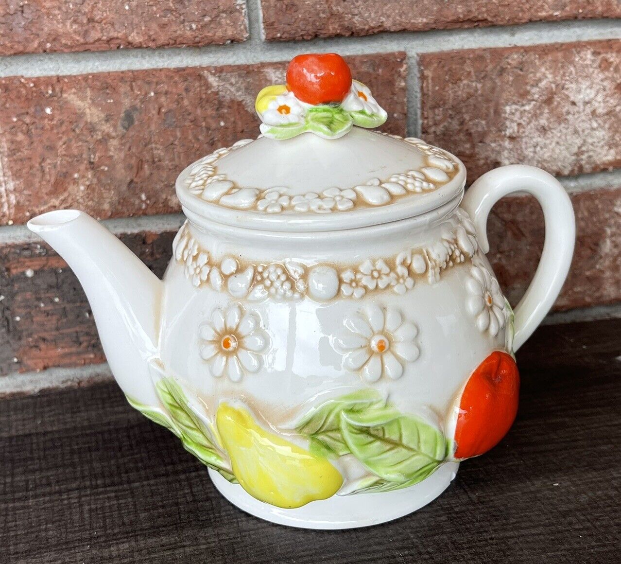 Vintage Fred Roberts Co. Fruit & Daisy Ceramic Teapot 1970\'s Made In Japan VTG