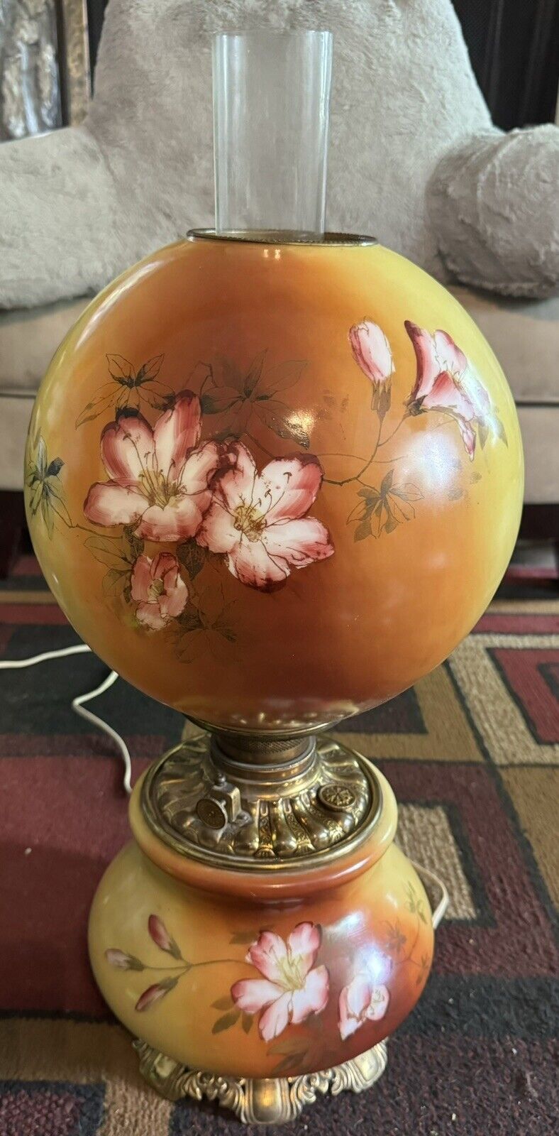 Vtg Gone With The Wind Globe Lamp White/Pink Flower Hand Painted Works Nice