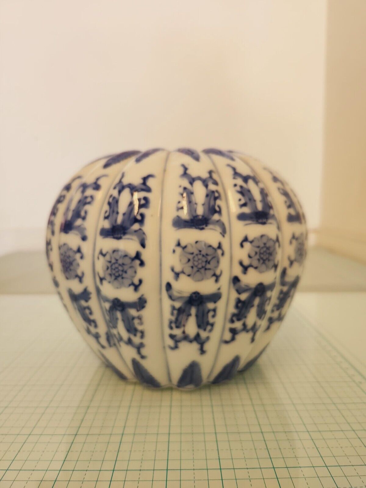 Vintage Blue & White Floral Pumpkin Shaped Vase  FAST SHIP Pre-owned 