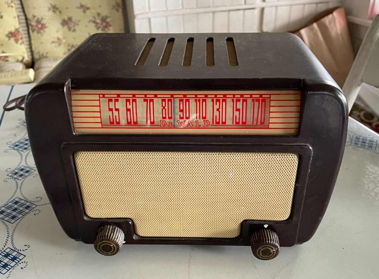 Vintage DeWald 1950 D-616.Radio