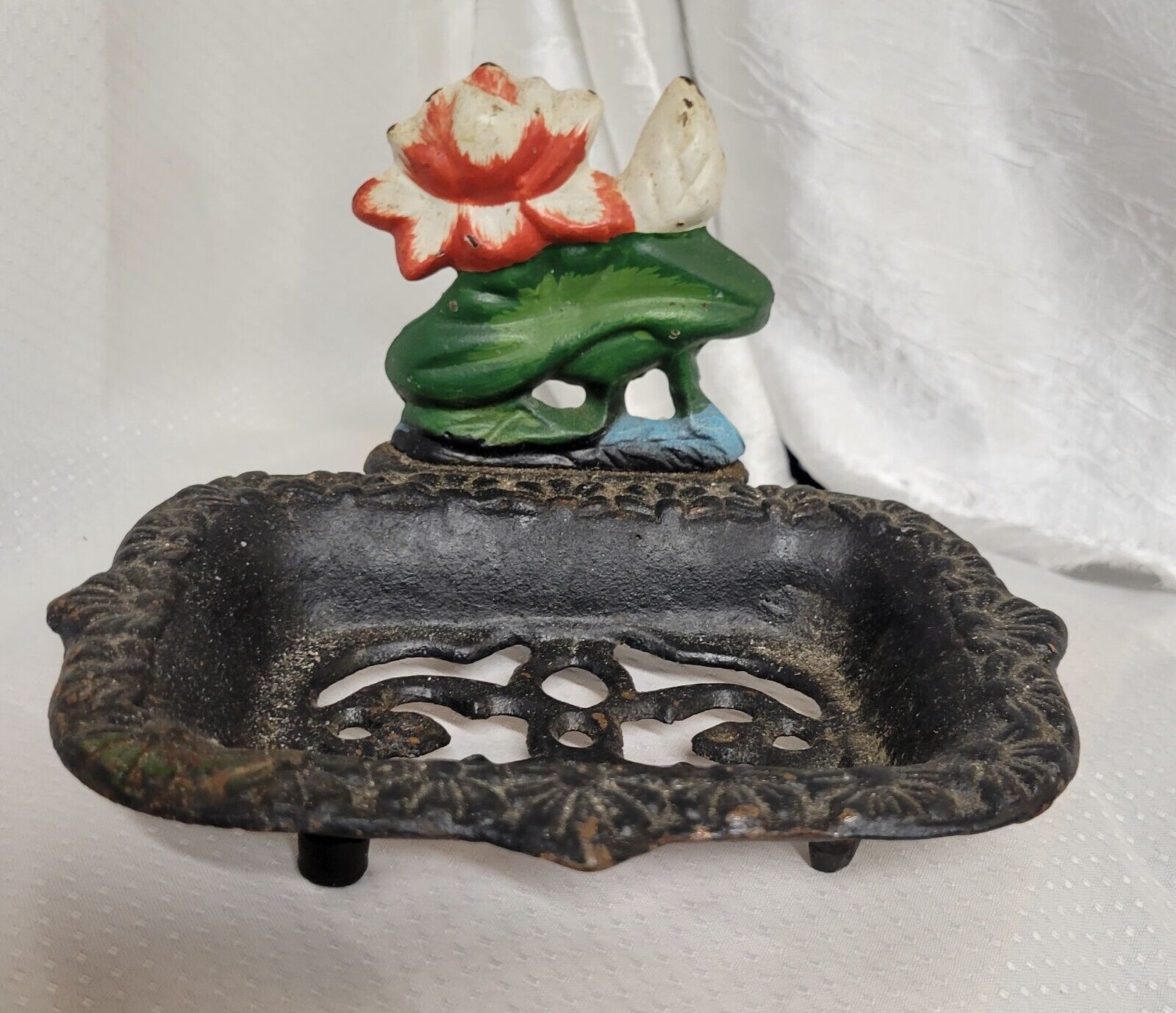 Vintage cast-iron footed soapdish floral