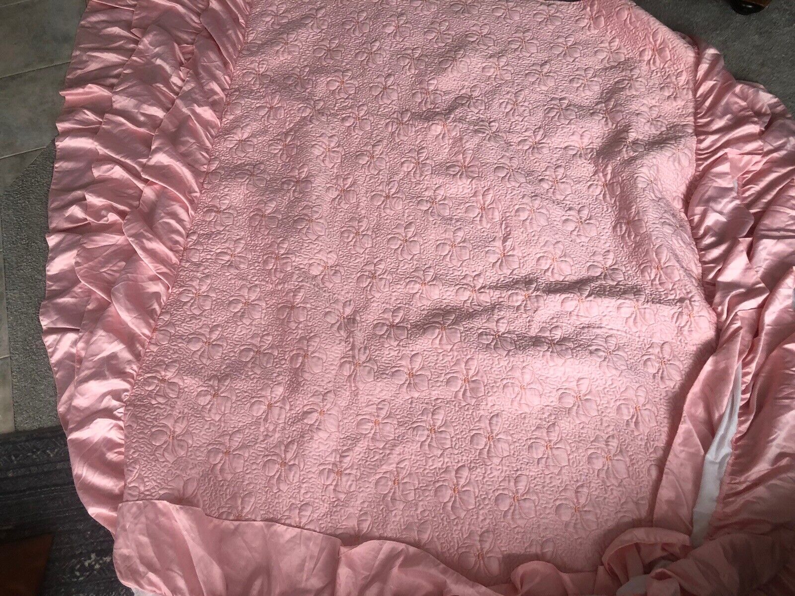 Vtg Pink Taffeta Full/Queen Quilted Ruffle Bedspread Romantic Satin Embroidered