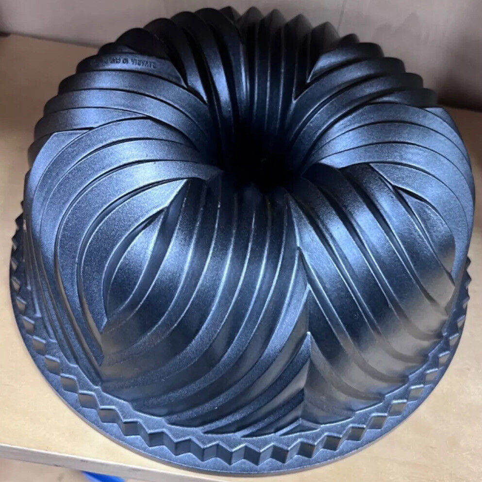 Nordic Ware Bavaria Heavy Cast Aluminum 10-Cup Bundt Cake Pan