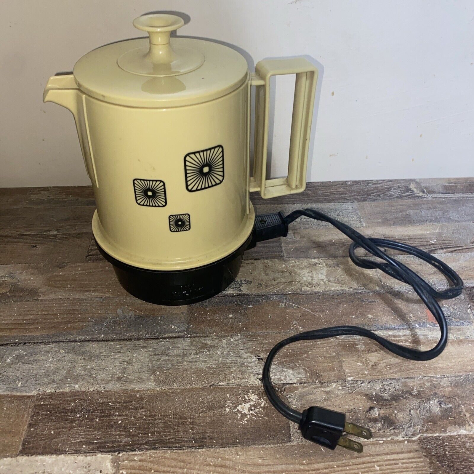 Vintage Regal Poly Hot-Pot 5 Cup Automatic Insta Hot Kettle Tan Black Squares