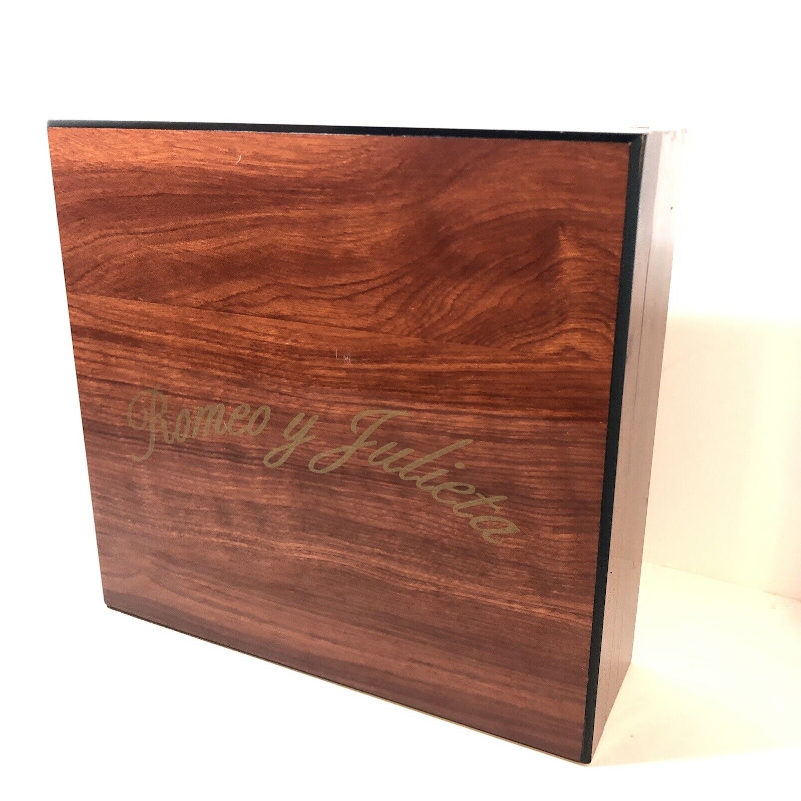 Romeo y Julieta Cigar Wood Box Aniversano Toro. Rare. Missing 2 Sm. Gold Screws