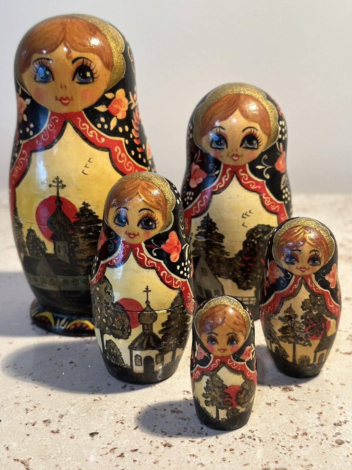 Vintage Hand Painted Russian Matryoshka 5 Piece Set 5 1/2“ Nesting Dolls  Signed