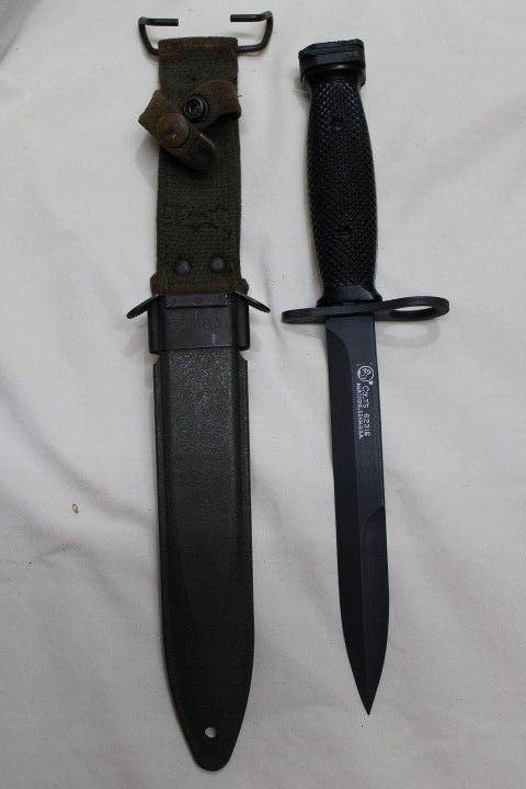 Original US Military Issue Vietnam Era Colt USM7 Bayonet Knife with Scabbard R1