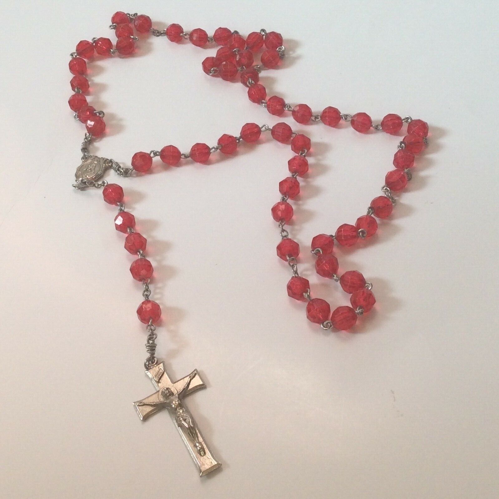 Vtg Red Plastic Translucent Beads Silvertone Metal Crucifix Christianity Jesus 