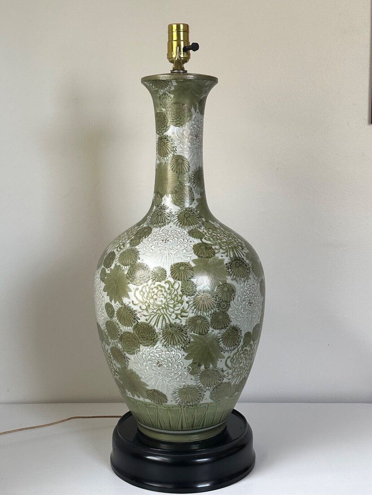 27 in. Chinoiserie Kutani Green Chrysanthemum Porcelain Ginger Jar Lamp