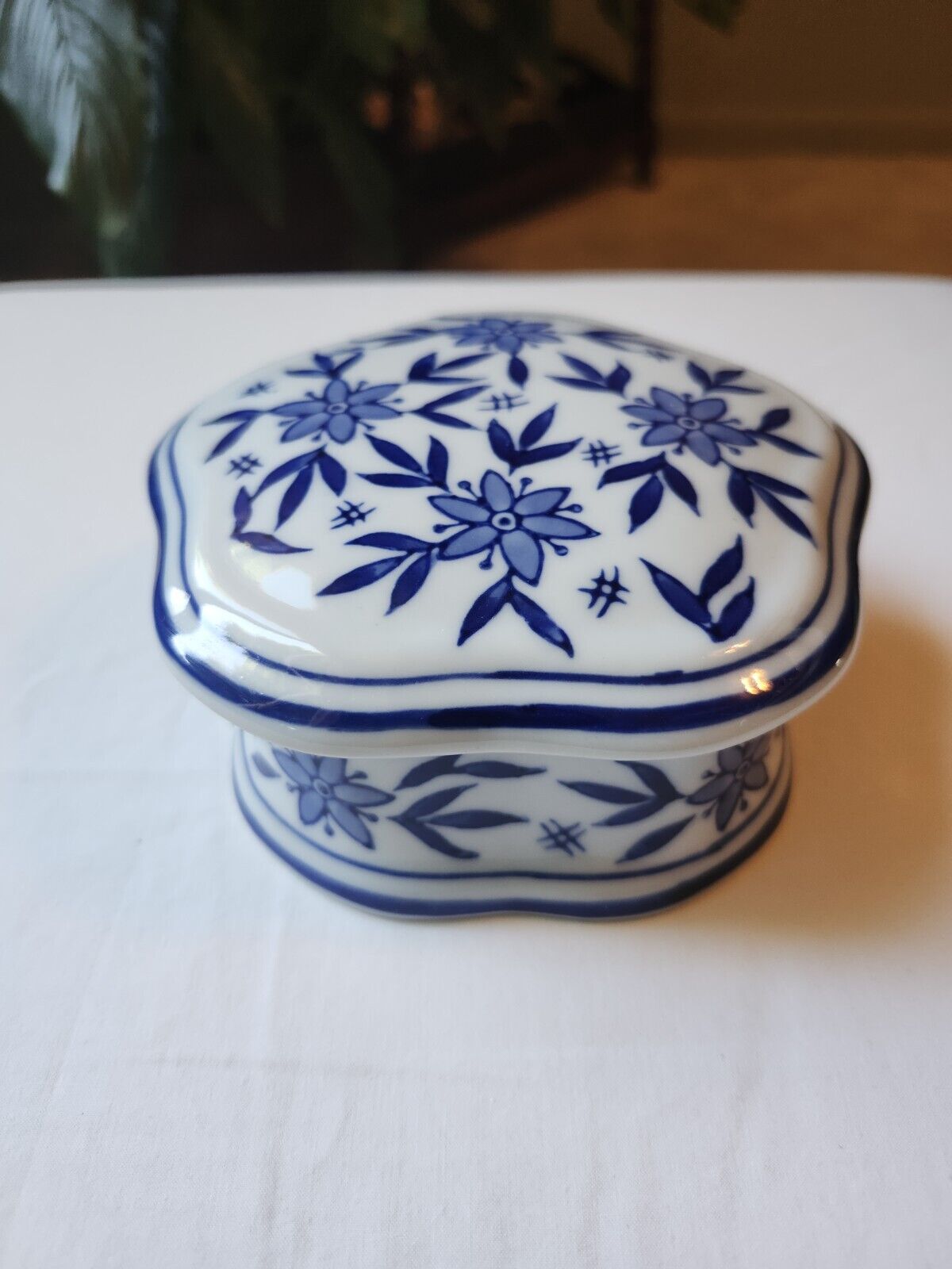 Vintage Blue and White Chinoiserie Porcelain Trinket Box Pantagonal Jewelery Box
