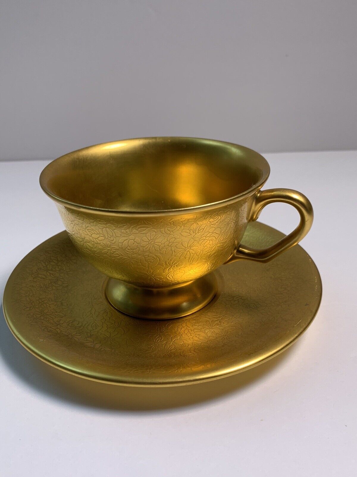 PICKARD USA 689 GOLD COLORED ROSE AND DAISY CUP AND SAUCER GOLD