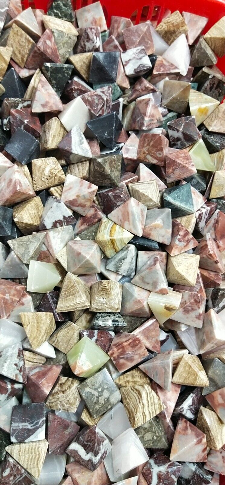 10 kg Onyx , Jasper , Serpentine & Chocolate Calcite Pyramids