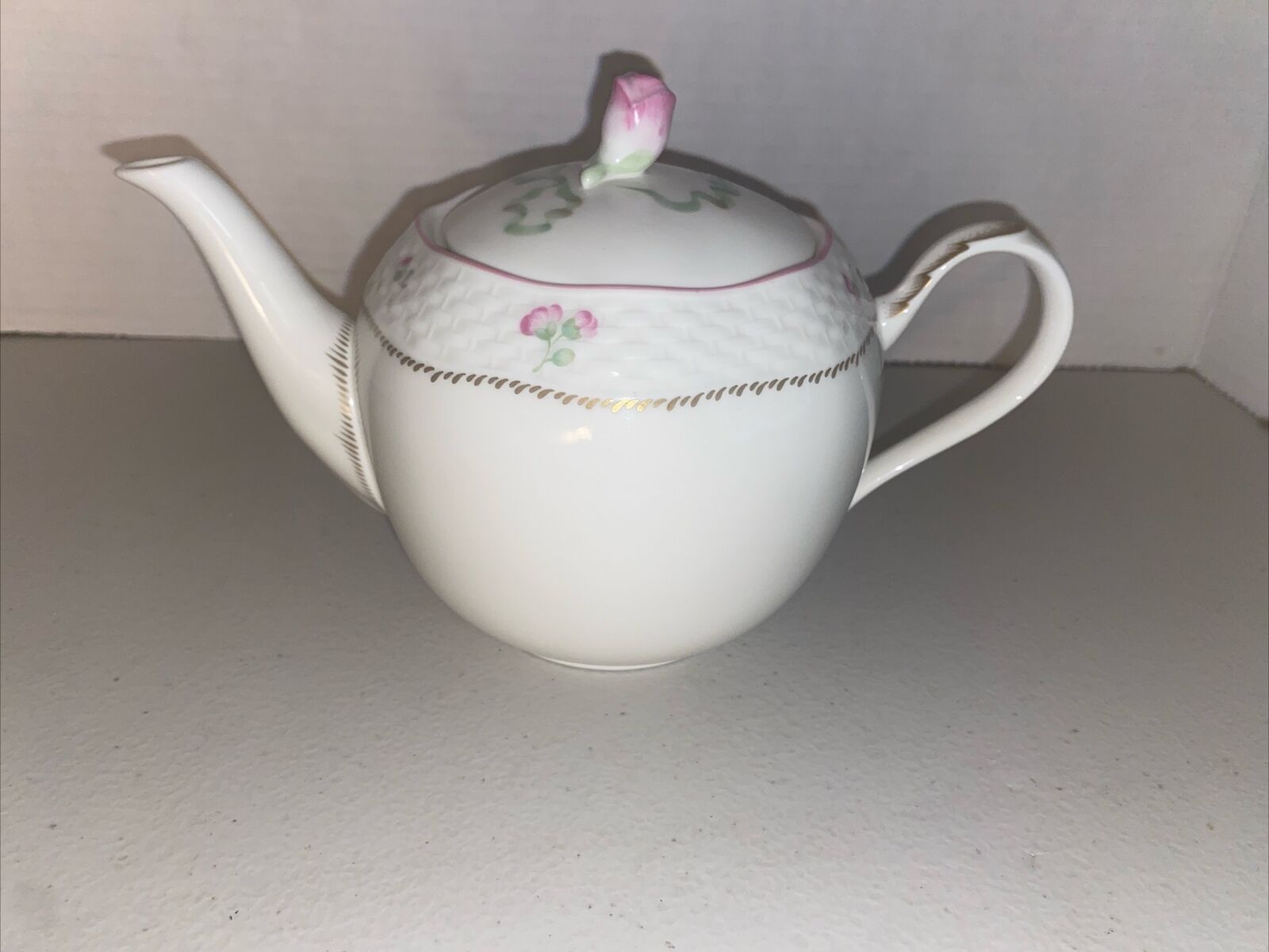Petite Suite by Lenox Teapot Rosebud  Lid Handle 2 Cup White Bone China