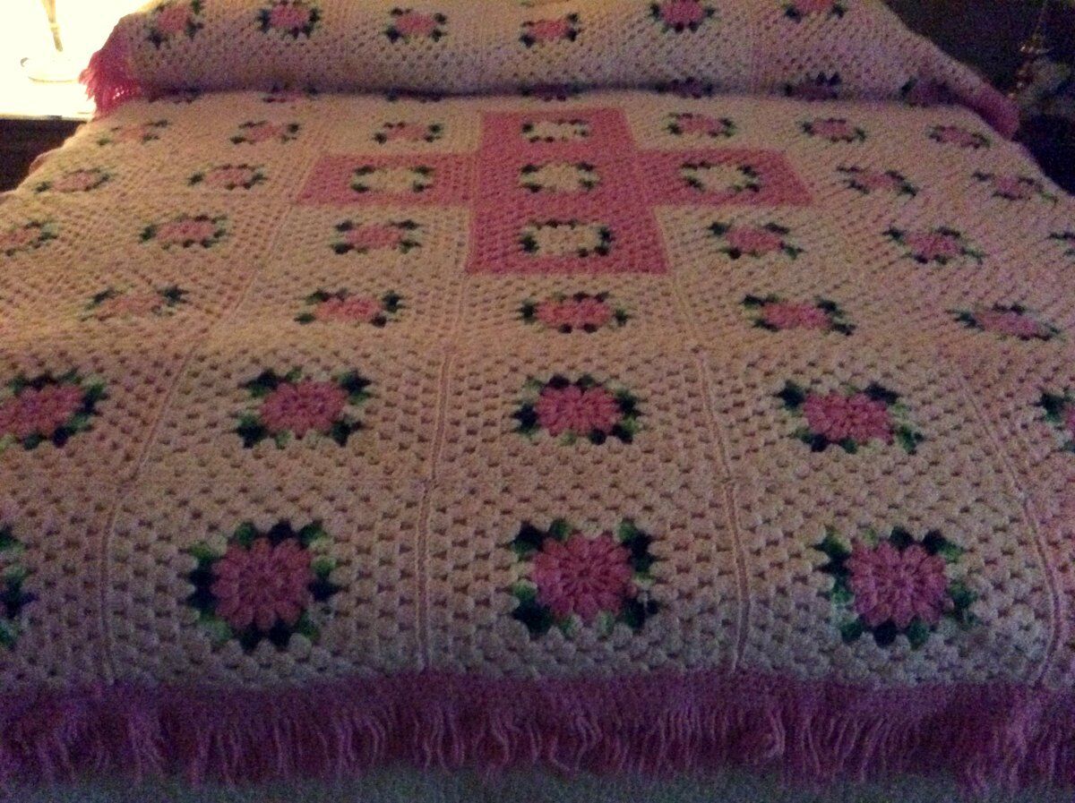 Hand Crochet Bedspread/Coverlet Pink 67\