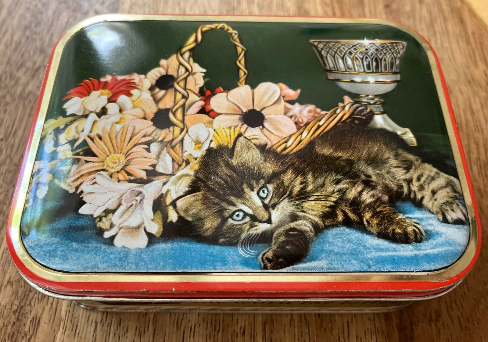 VINTAGE SHARPS TOFFEE TIN ENGLAND CAT Good Condition