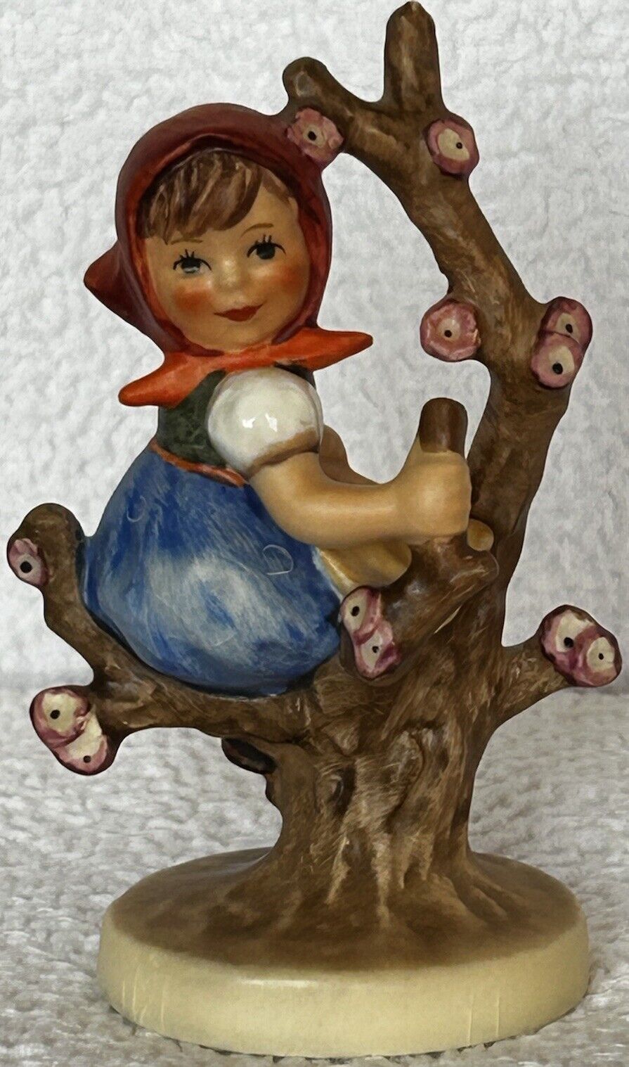 Apple Tree Girl Goebel M.I. Hummel Germany  Collectors Figurine 141 3/0 1972-79