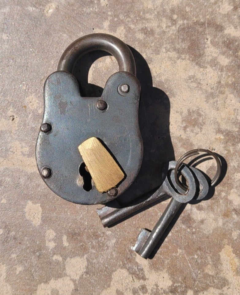 Antique Look Heavy Duty Iron Lock With Keys - 3\