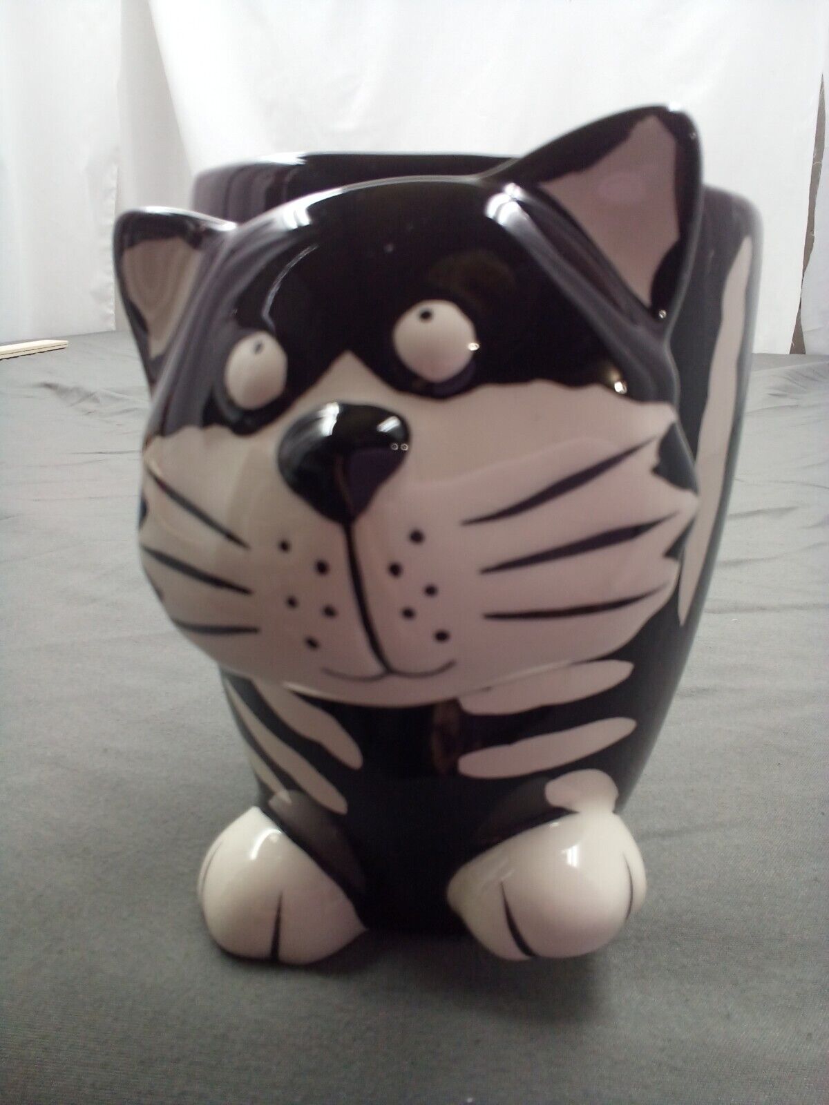 burton & Burton Chester The Cat Mug Cup Black and White 3D 2005 4 inch