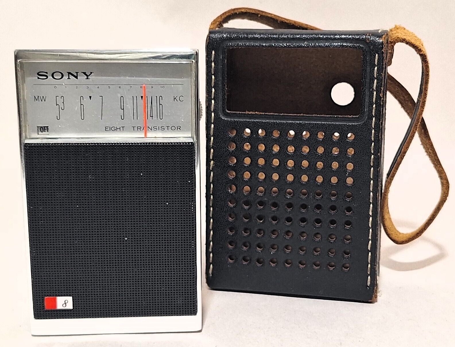 Vtg Sony 8 Transistor TR-826 Portable AM Radio Tested Made in Japan Leather Case