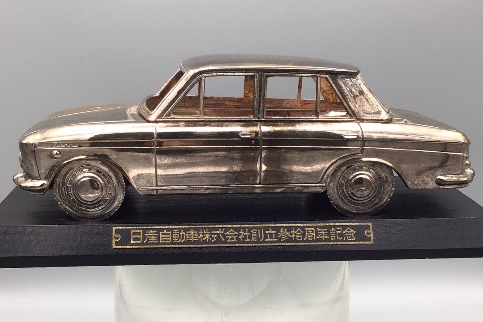 Nissan Datsun Deluxe bluebird 1966 JAPAN Metal Model Car cigarette music box