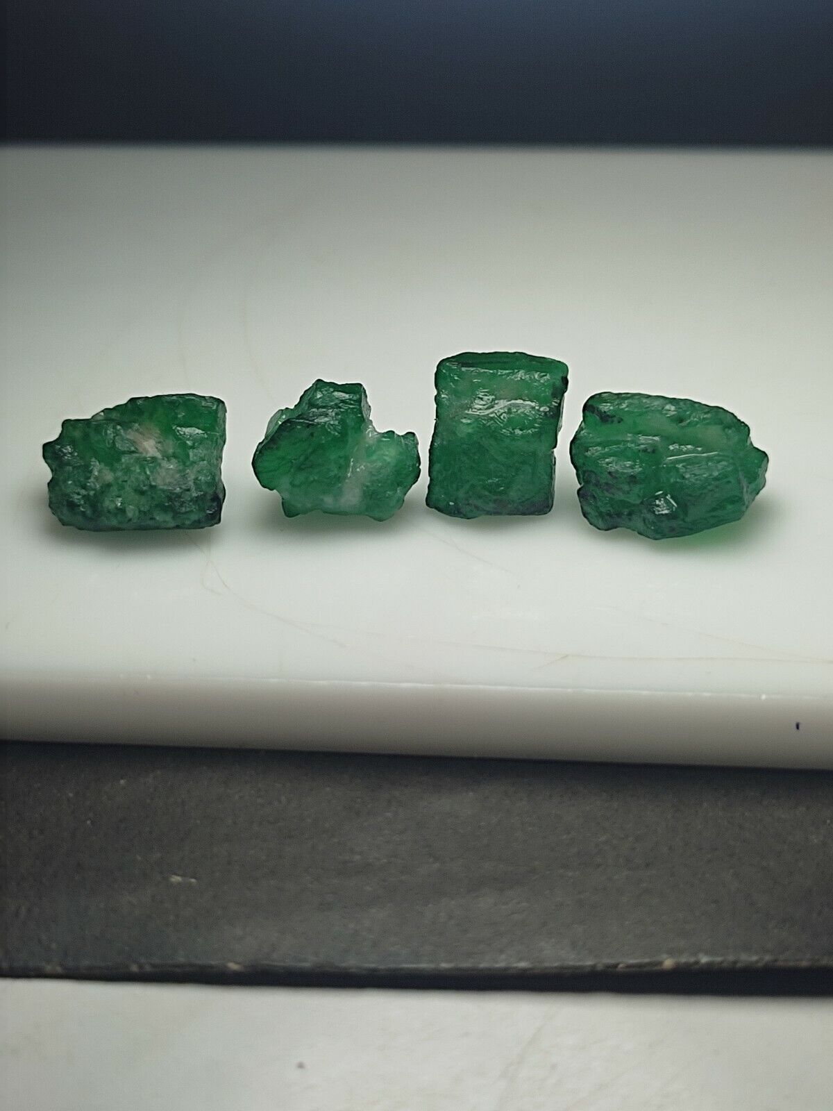 6gram Emerald crystals Rough shinning  collection peice from swat Pakistan