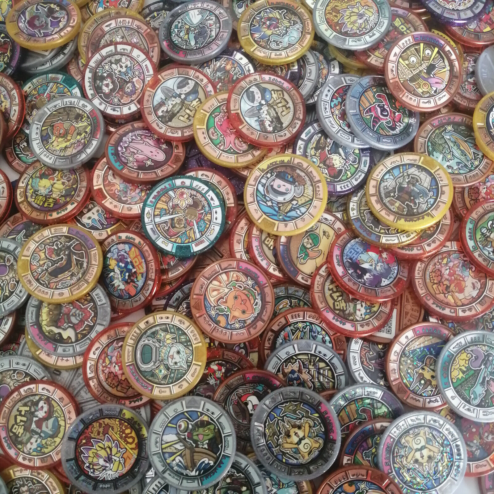 Lot of 100 Yo-Kai Watch Treasure Medals Random Mix (Not duplicate) Normal & Holo