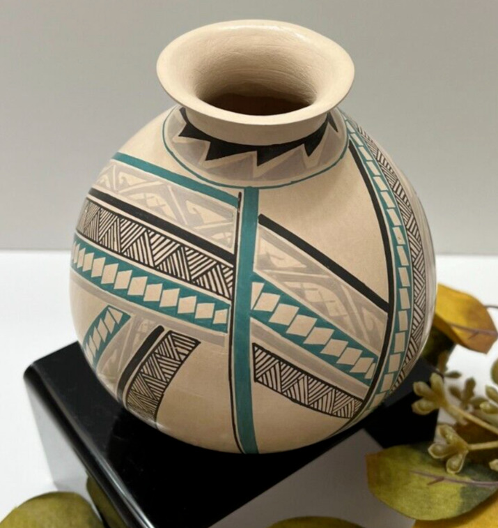 Mata Ortiz Pottery Silvia Veloz Fine Art Mexico Ceramic Polychrome Vase Paquime