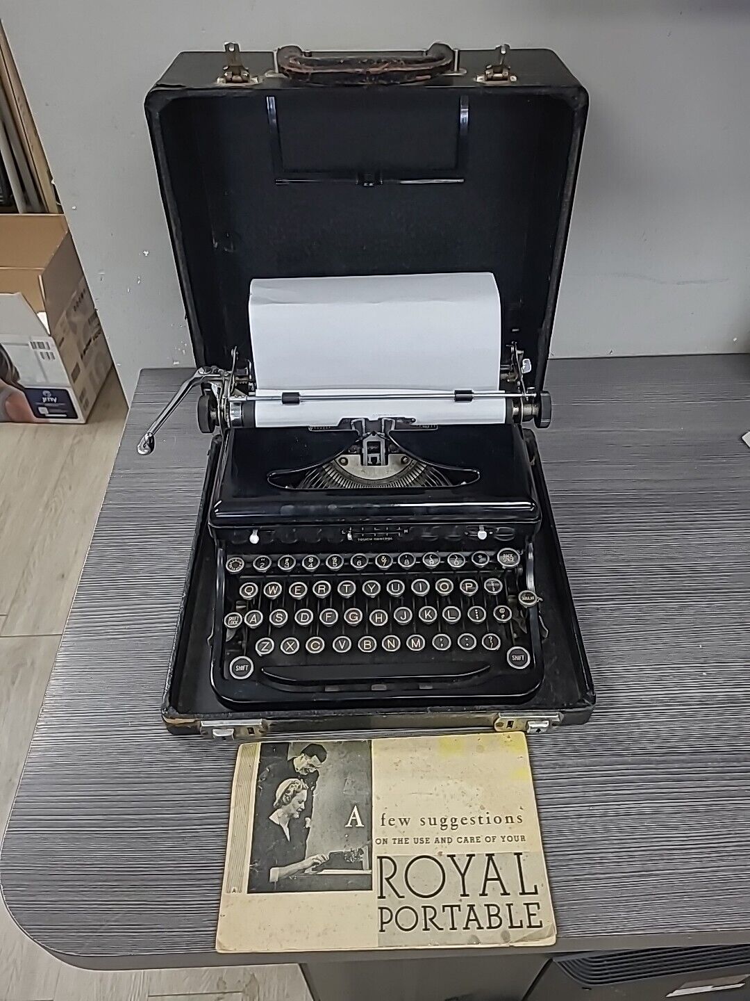 1935 Royal O Model Working TUXEDO Black Vintage Portable Typewriter manual case
